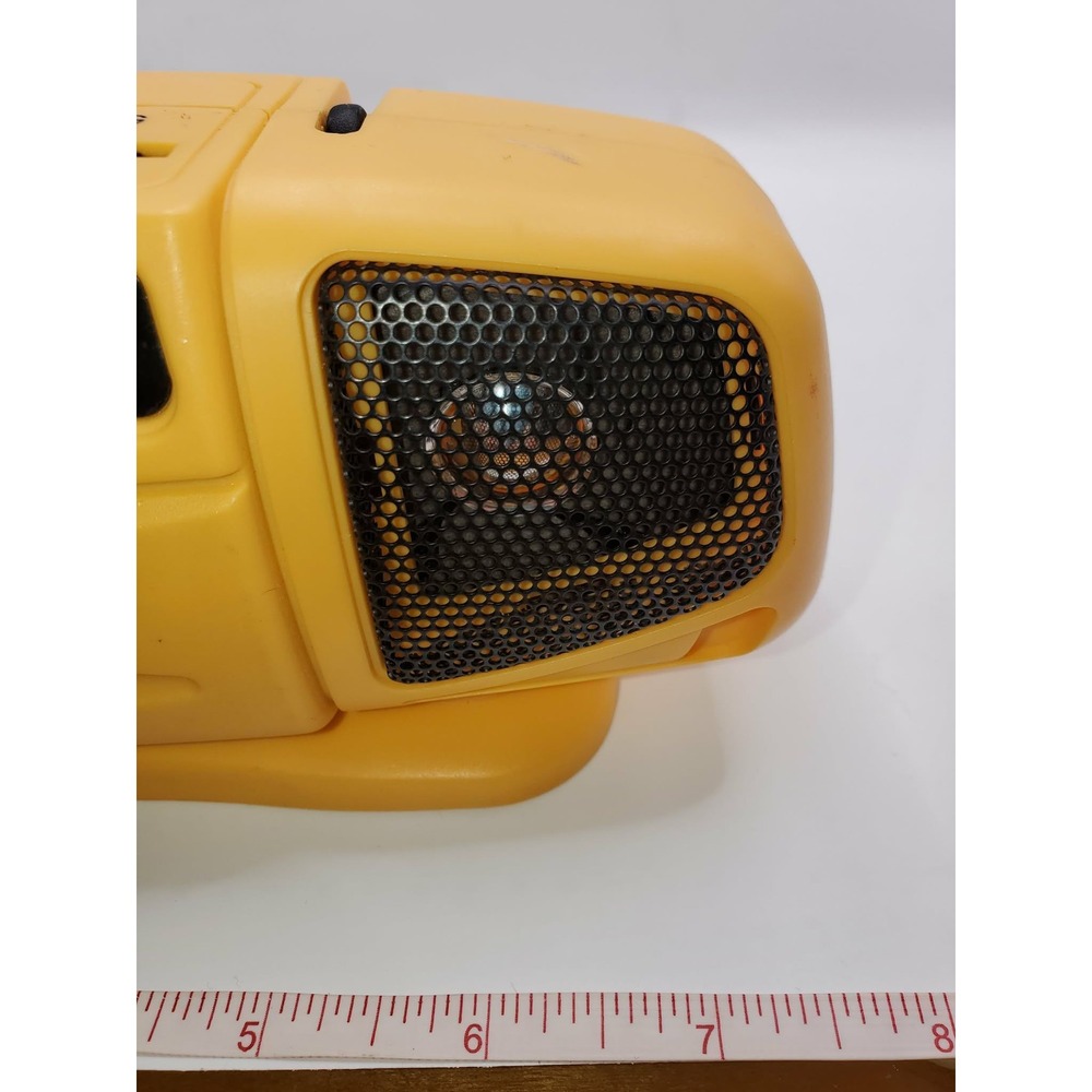 LA Gear Vintage Portable AM FM Radio Yellow Battery Operated Retro Boombox
